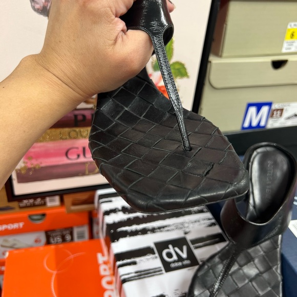 🔥🔥Bottega Veneta Marella 45MM Leather Block-Heel Sandals retail is $1,100 - Picture 7 of 10